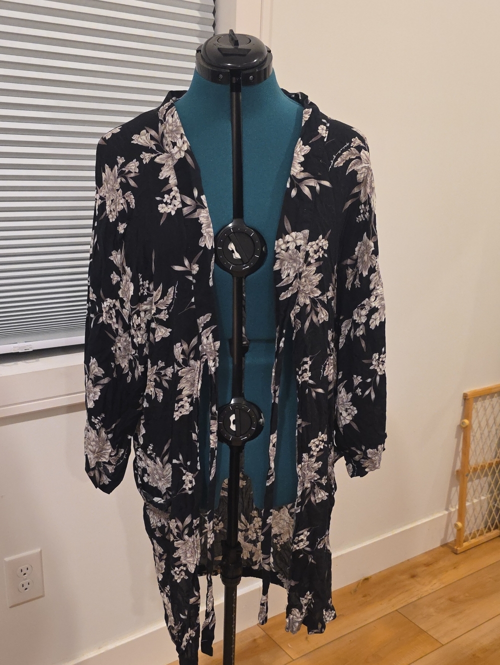 Spiritual Gangster Floral Open-Front Cardigan - Black/White